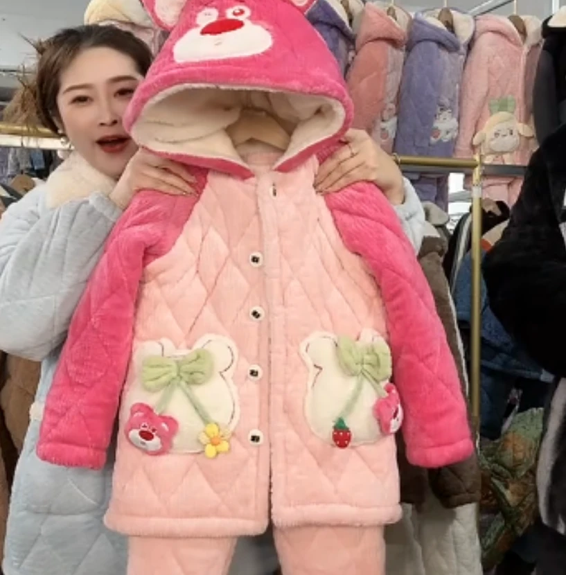 112 花嫂冬季新款女童蝴蝶结口袋草莓熊三层夹棉加厚家居服睡衣