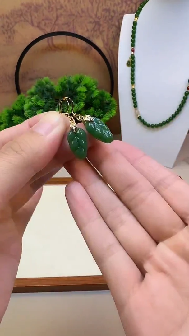 14K金镶嵌和田玉耳饰E112