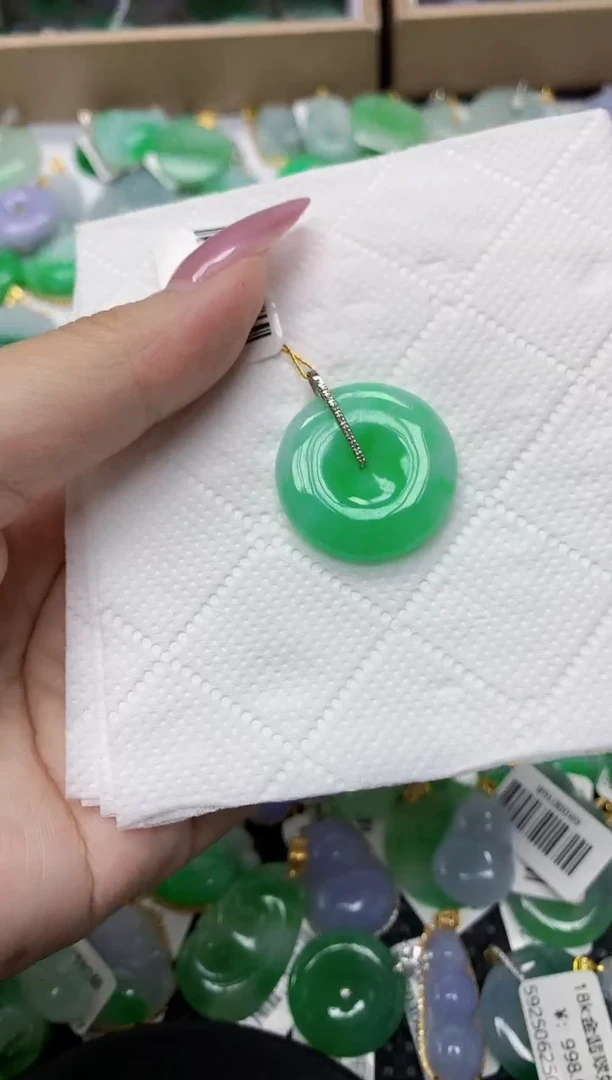 翡翠18K金镶嵌颈饰1111111111