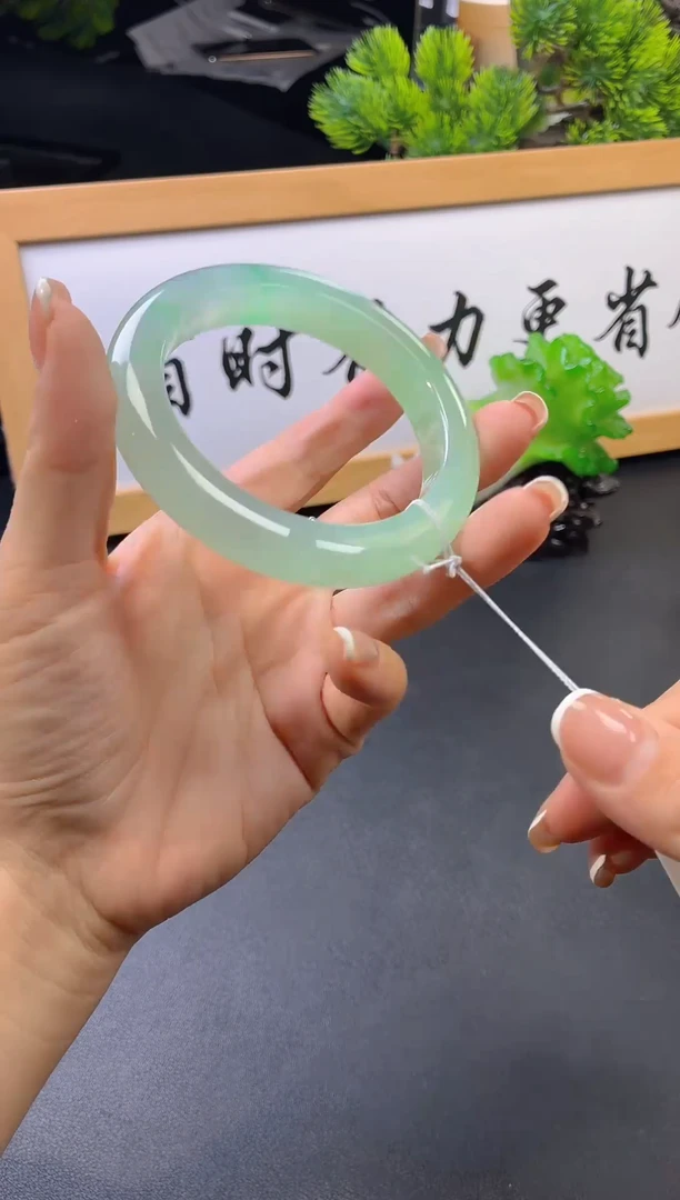 未镶嵌手镯翡翠74,全款32W，定金2W