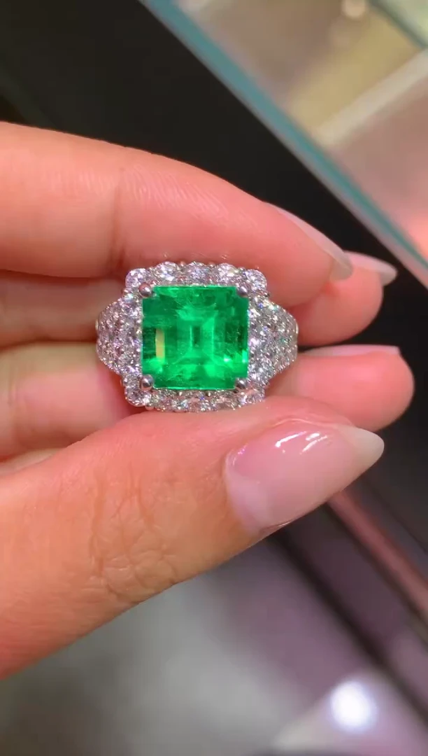 铂Pt900镶嵌戒指祖母绿5.148CT