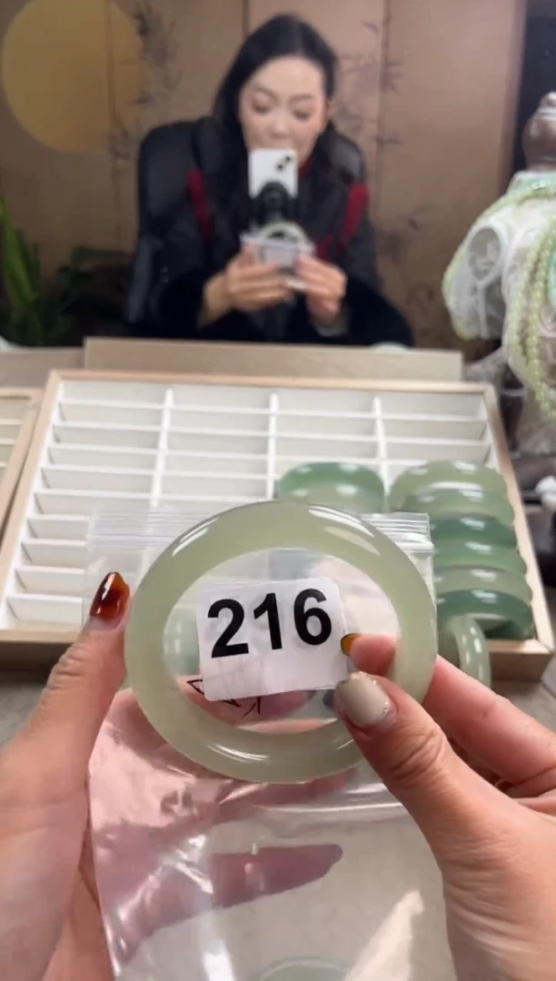 未镶嵌手镯石英质玉W****C216