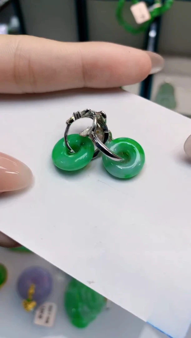 翡翠未镶嵌吊坠(不含链)1