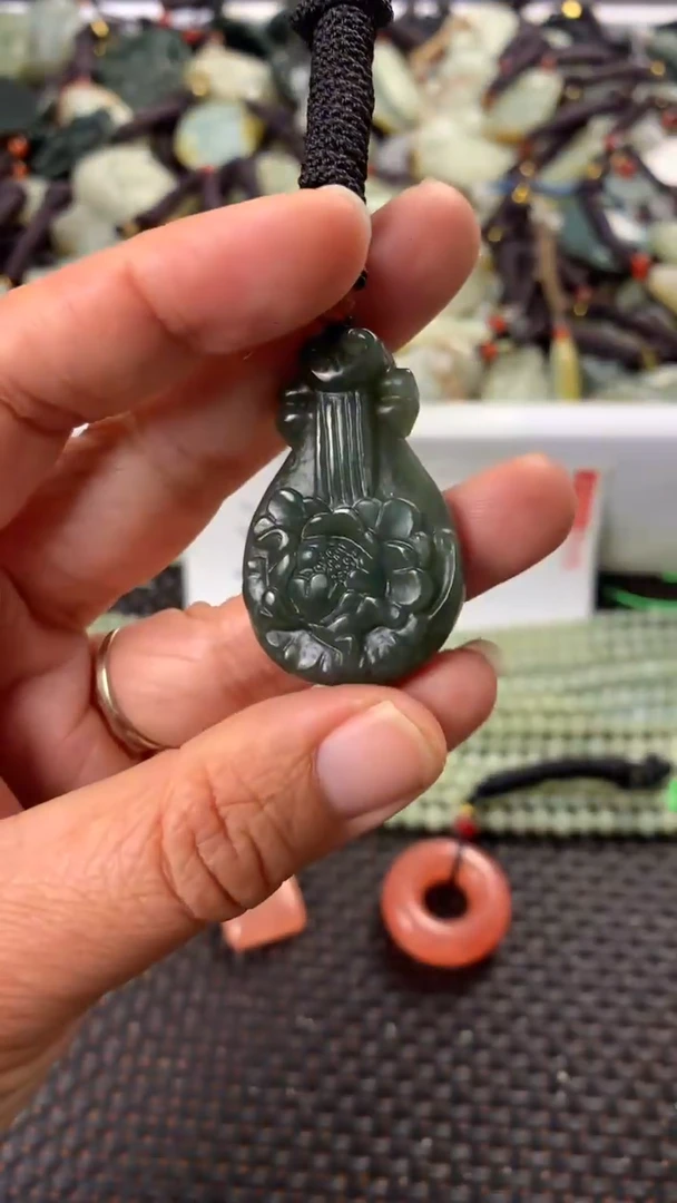 【闪购商品】和田玉颈饰未镶嵌多样性发货没有证书拍一发一有瑕