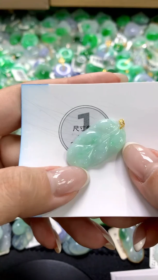 翡翠18K金镶嵌颈饰1111111111111111