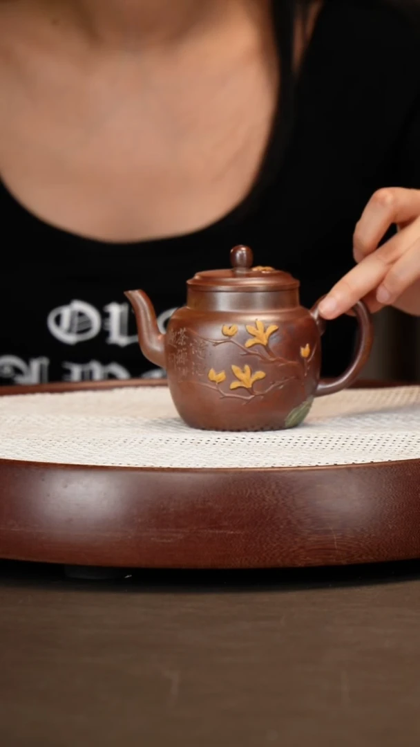 茶壶紫砂【庄根娣汤鸣皋】高宫灯黄金砂+汤老墨宝 240cc