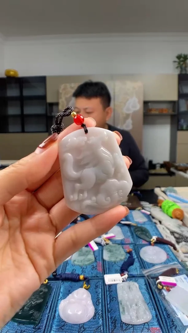 颈饰未镶嵌翡翠多样性发其一