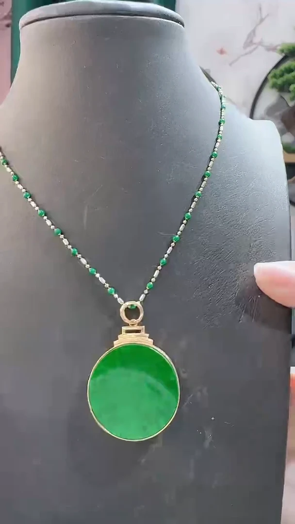 颈饰18K金镶嵌翡翠8888888888