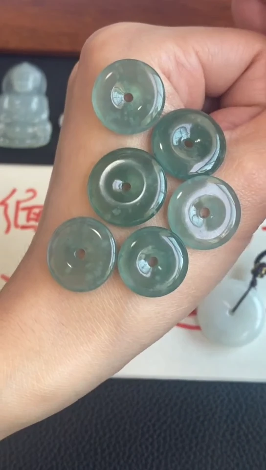 颈饰未镶嵌翡翠平安扣~多样性发其一  危地马拉