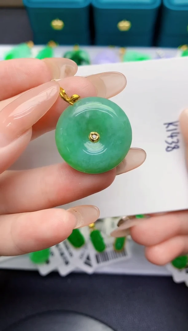 颈饰18K金镶嵌翡翠缅甸天然翡翠A货