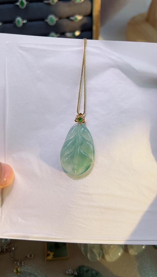【闪购商品】翡翠颈饰18K金镶嵌叶子
