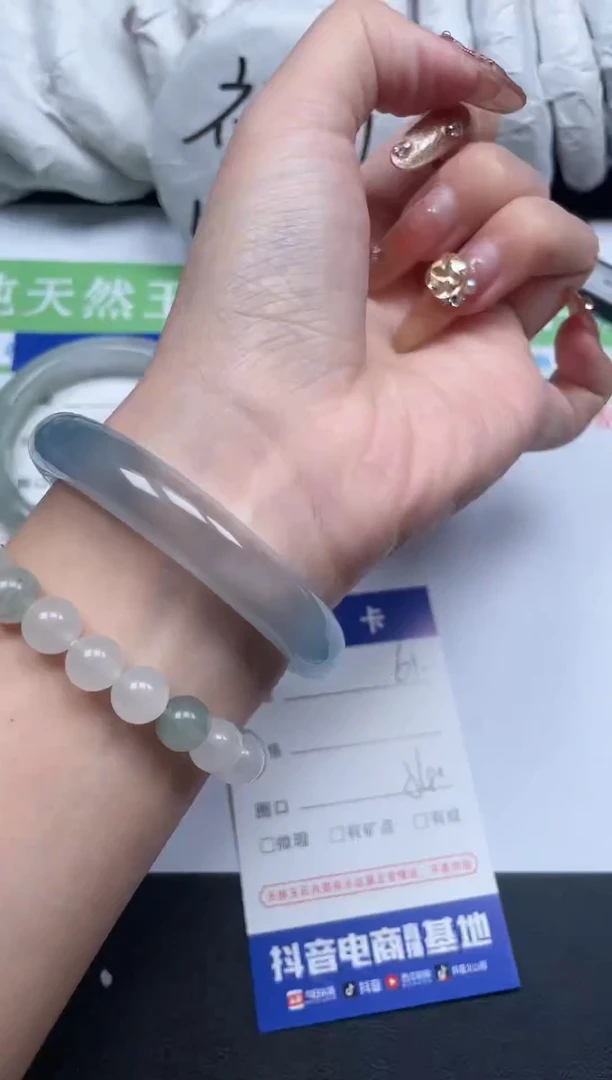 【闪购商品】石英质玉手镯未镶嵌61-54-8