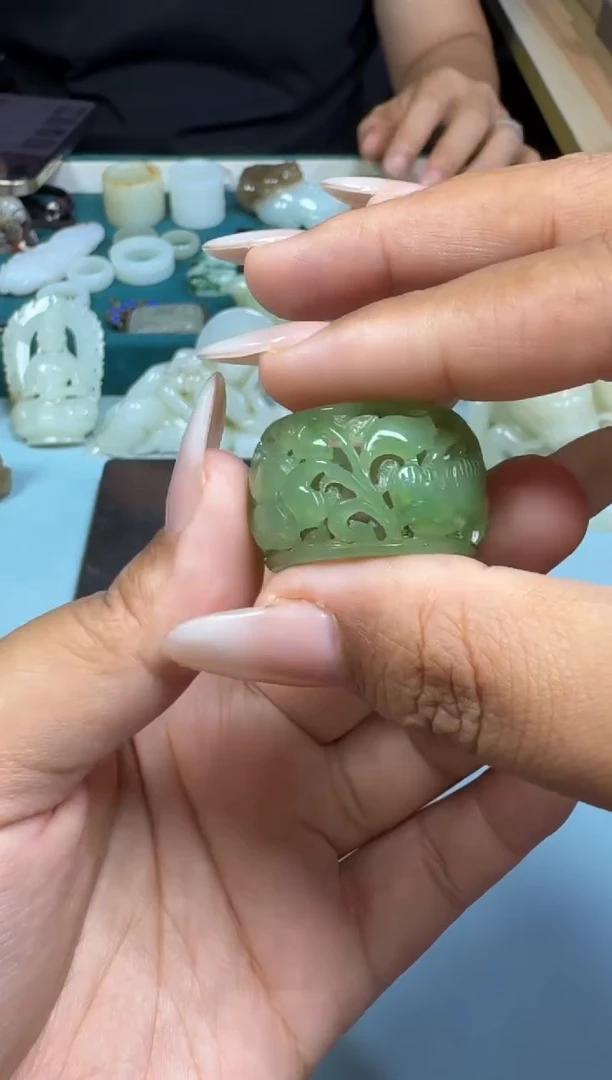 和田玉未镶嵌颈饰1