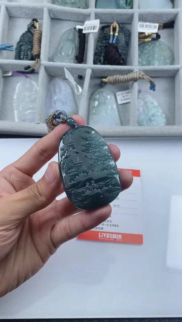 翡翠未镶嵌颈饰