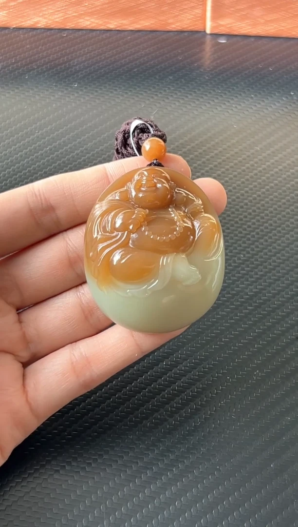 吊坠(赠链)未镶嵌和田玉若羌微色差吊坠