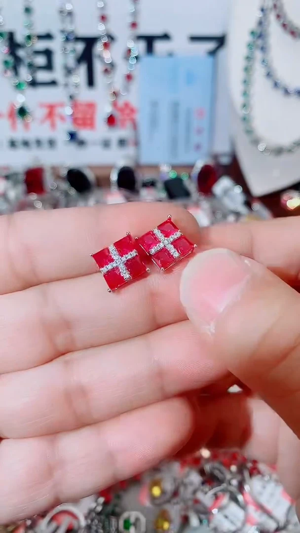 未镶嵌耳饰红宝石