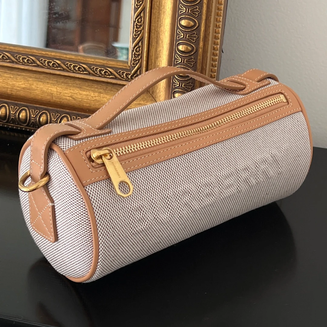 95新 BURBERRY/博柏利 千禧一代-奶茶色浮雕圆筒包8351479