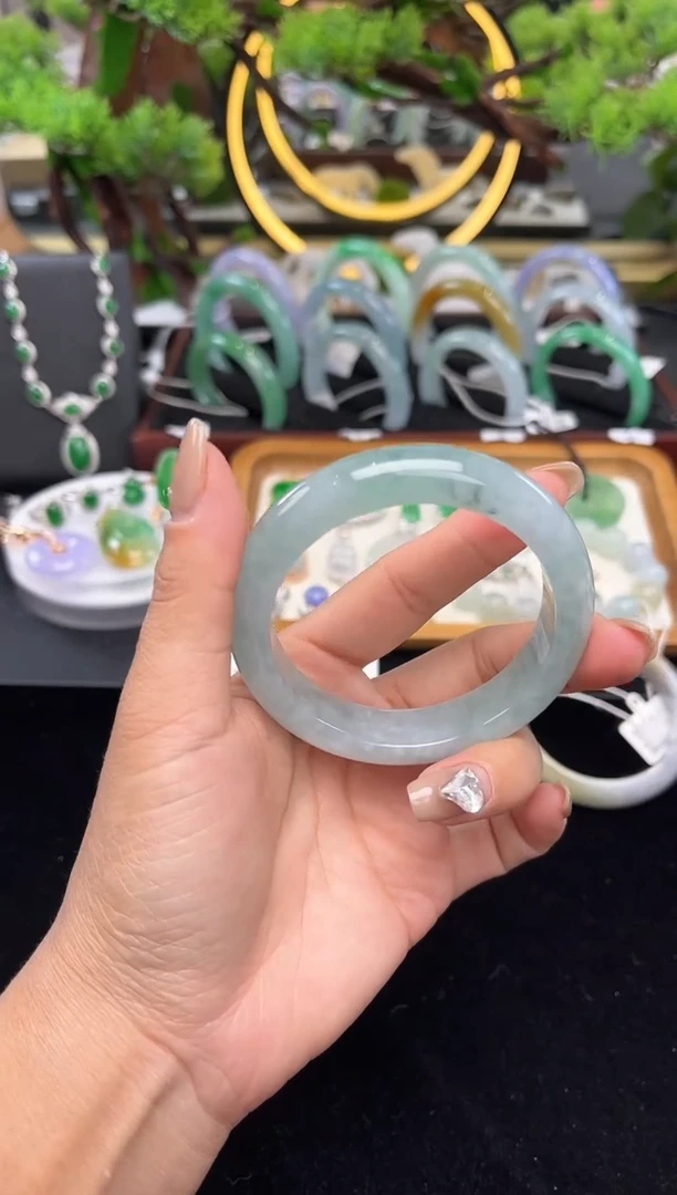 未镶嵌手镯翡翠手镯