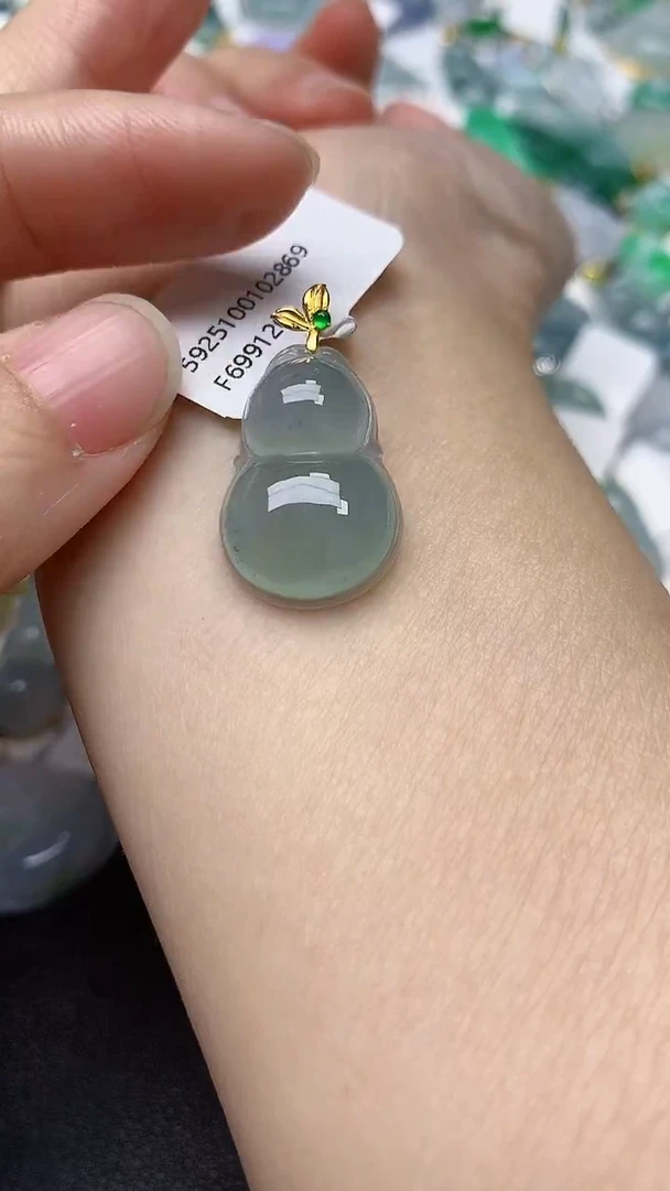 颈饰18K金镶嵌翡翠天然缅甸A货翡翠