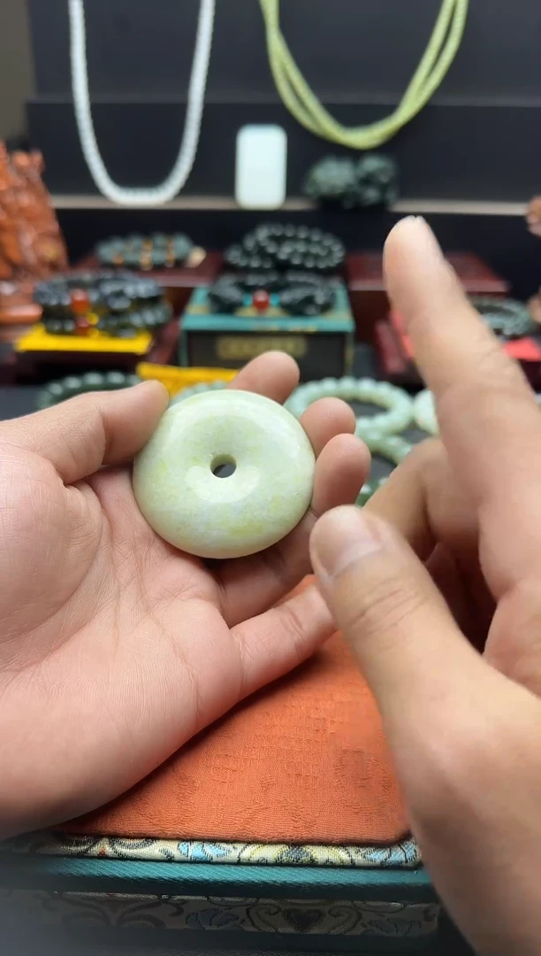 未镶嵌颈饰蓝田玉（蛇纹石化大理石玉）蓝田玉平安扣