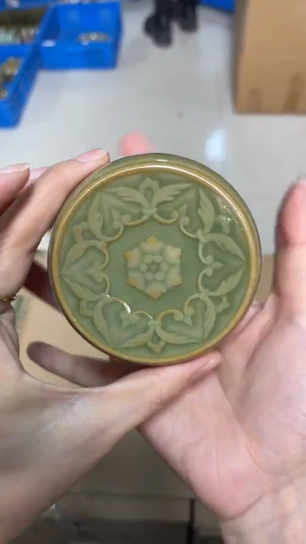 陶瓷青瓷宝象花盖置 （一个）