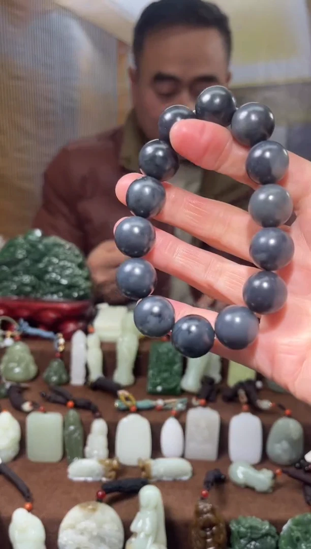 颈饰未镶嵌和田玉`