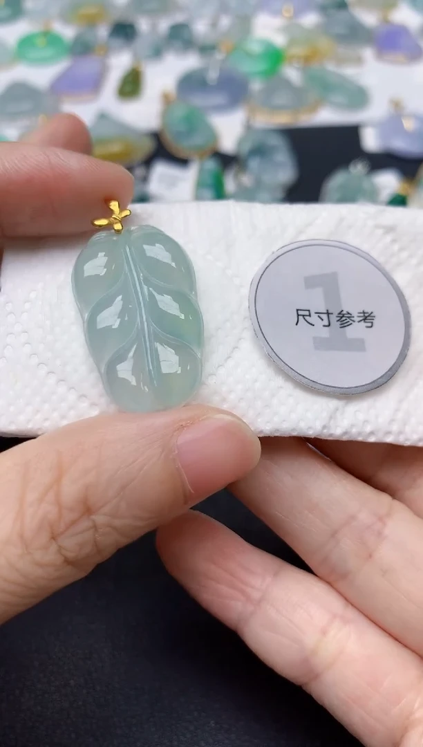 翡翠18K金镶嵌颈饰天然缅甸A货翡翠