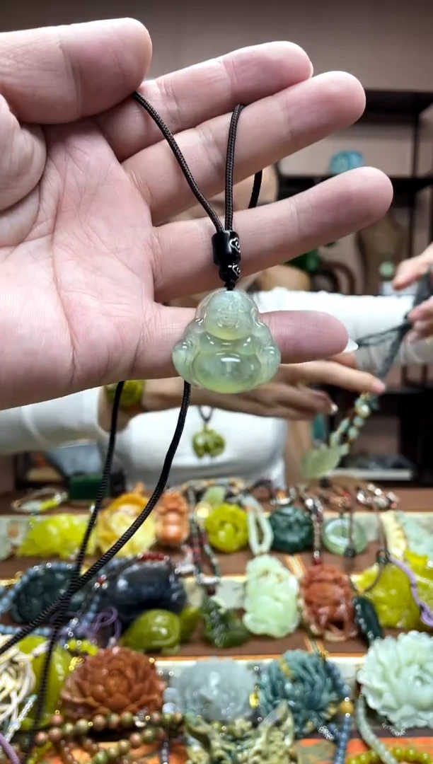 未镶嵌岫玉颈饰·1