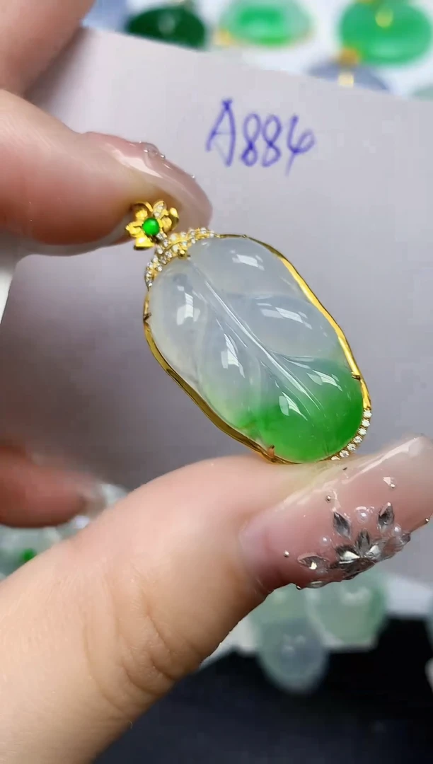颈饰18K金镶嵌翡翠天然缅甸翡翠A货翡翠百元以上9元证书费自理