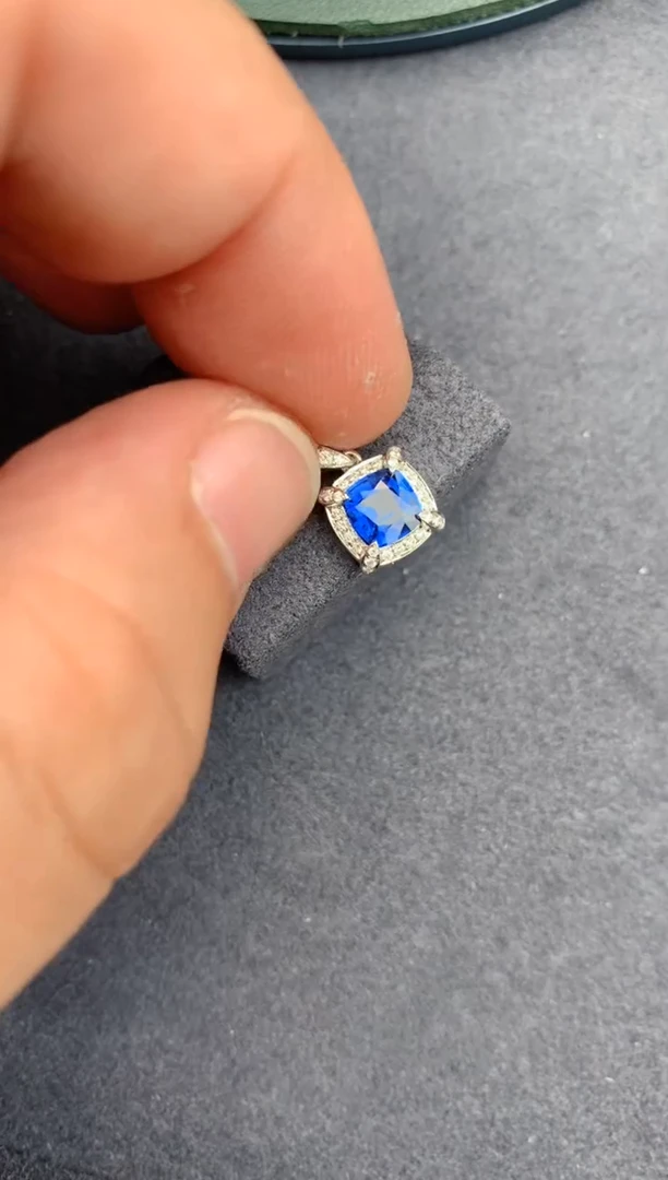 【闪购商品】蓝宝石颈饰18K金镶嵌70分蓝宝石吊坠