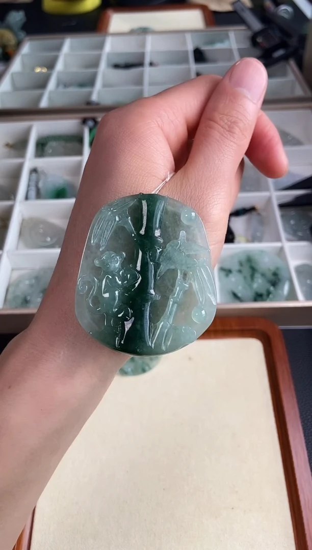 翡翠未镶嵌颈饰吊坠