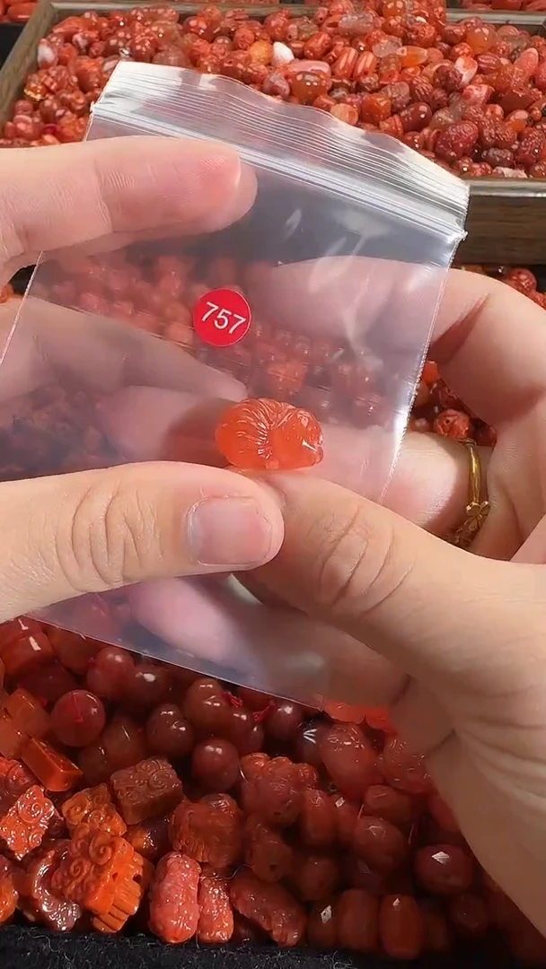 颈饰未镶嵌南红玛瑙1