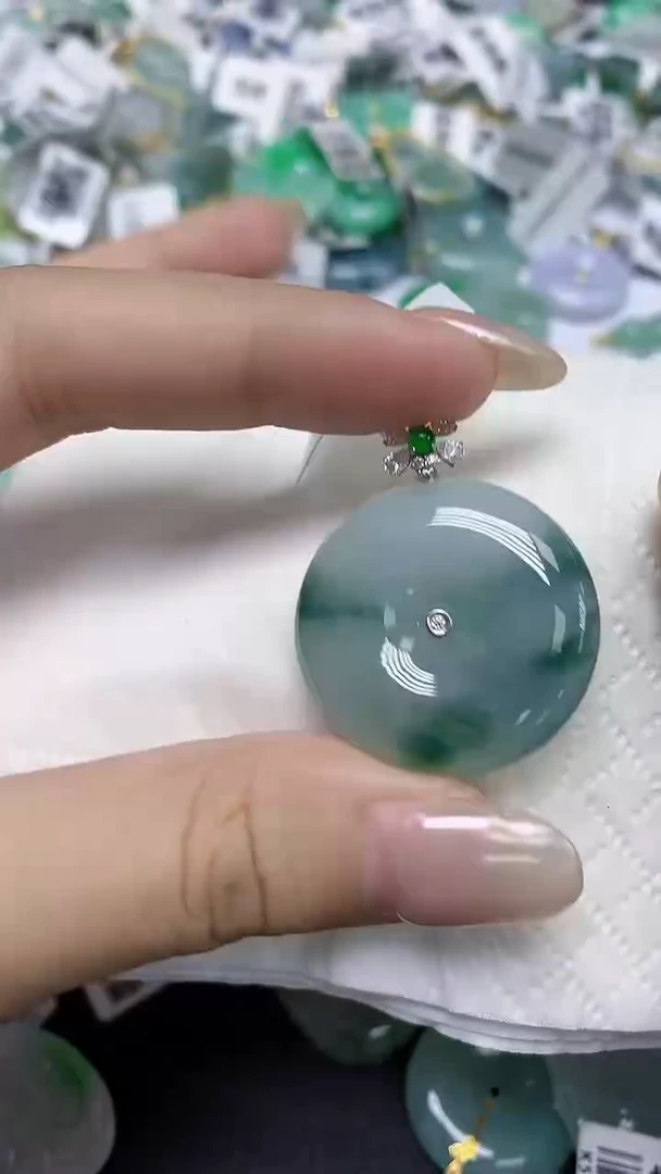翡翠18K金镶嵌颈饰天然缅甸翡翠A货