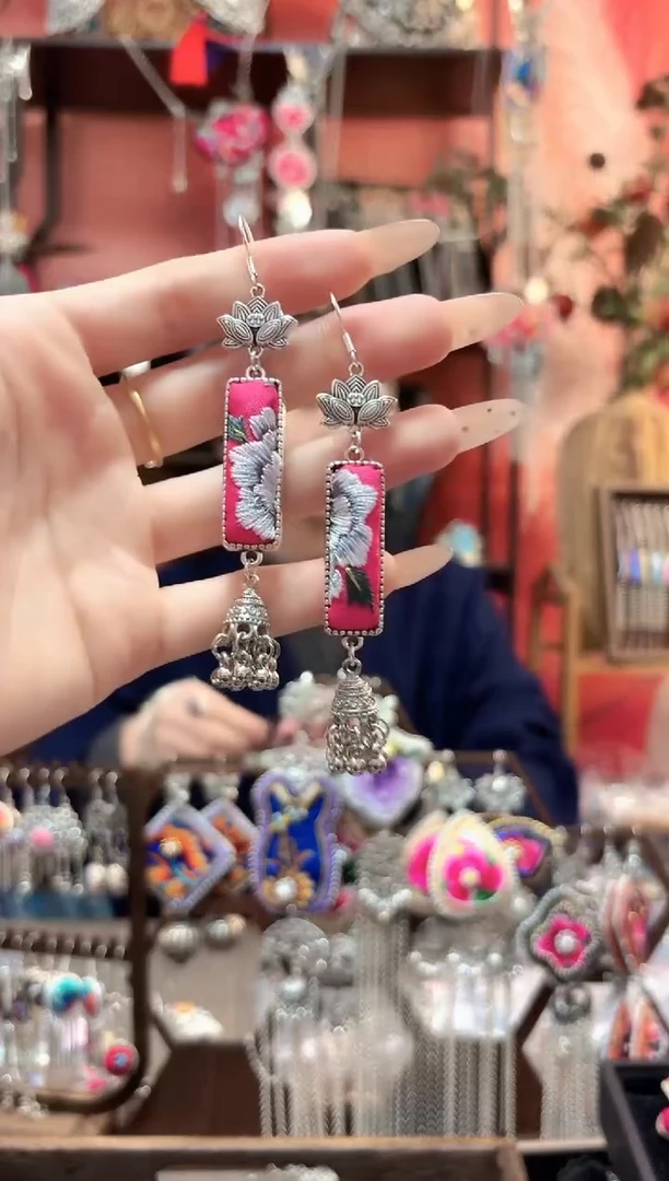 织绣云织谣民族风精美饰品 268