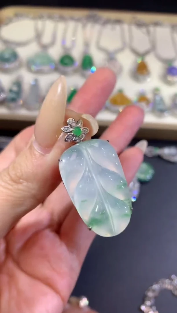 吊坠(不含链)18K金镶嵌翡翠53-叶子