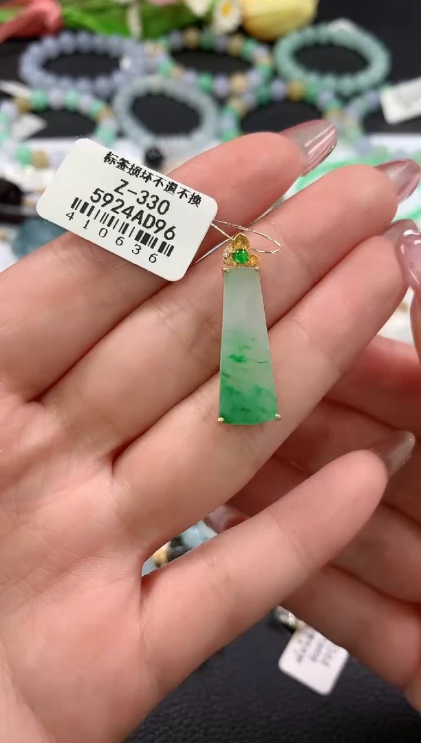 翡翠18K金镶嵌颈饰50