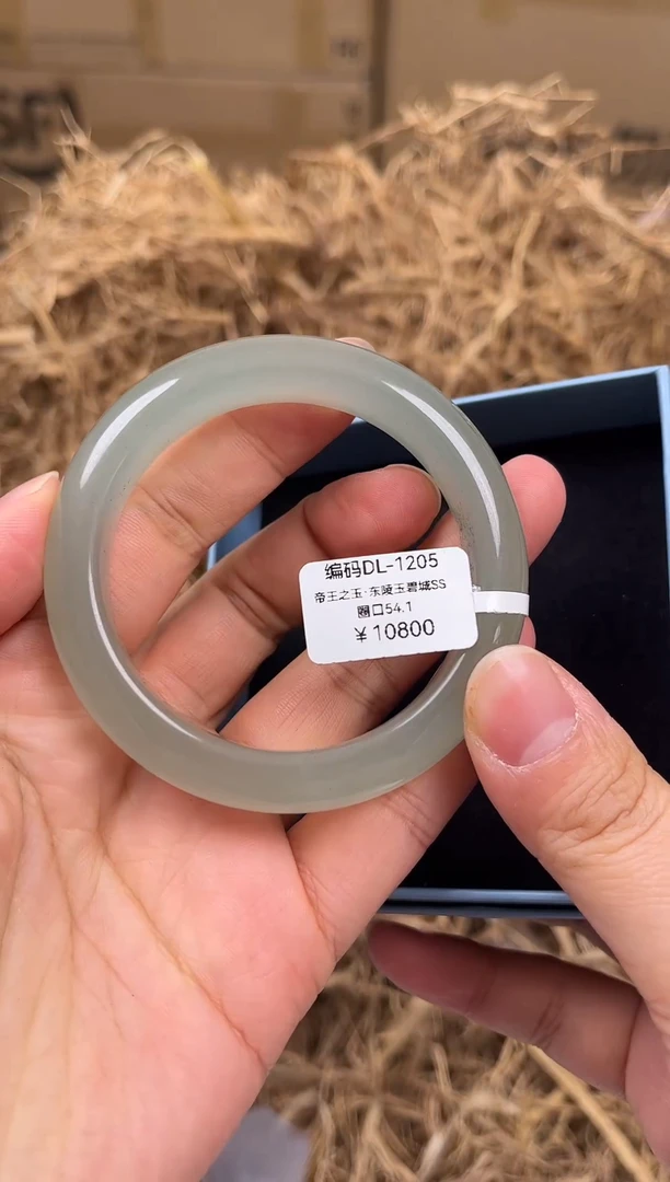 未镶嵌手镯石英质玉编码DL1205