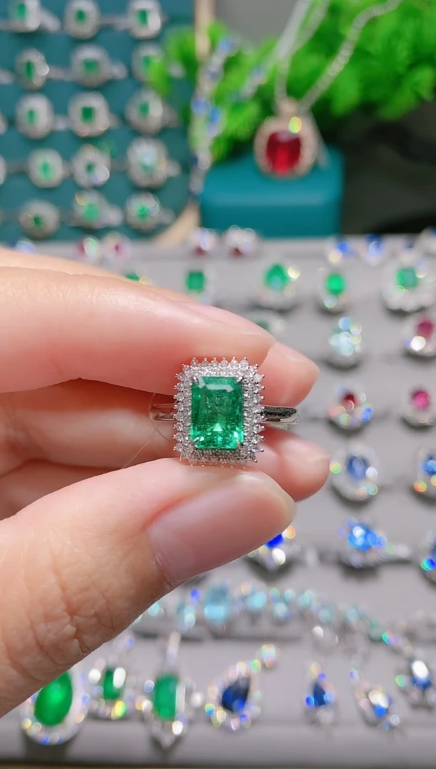 18K金镶嵌戒指祖母绿.