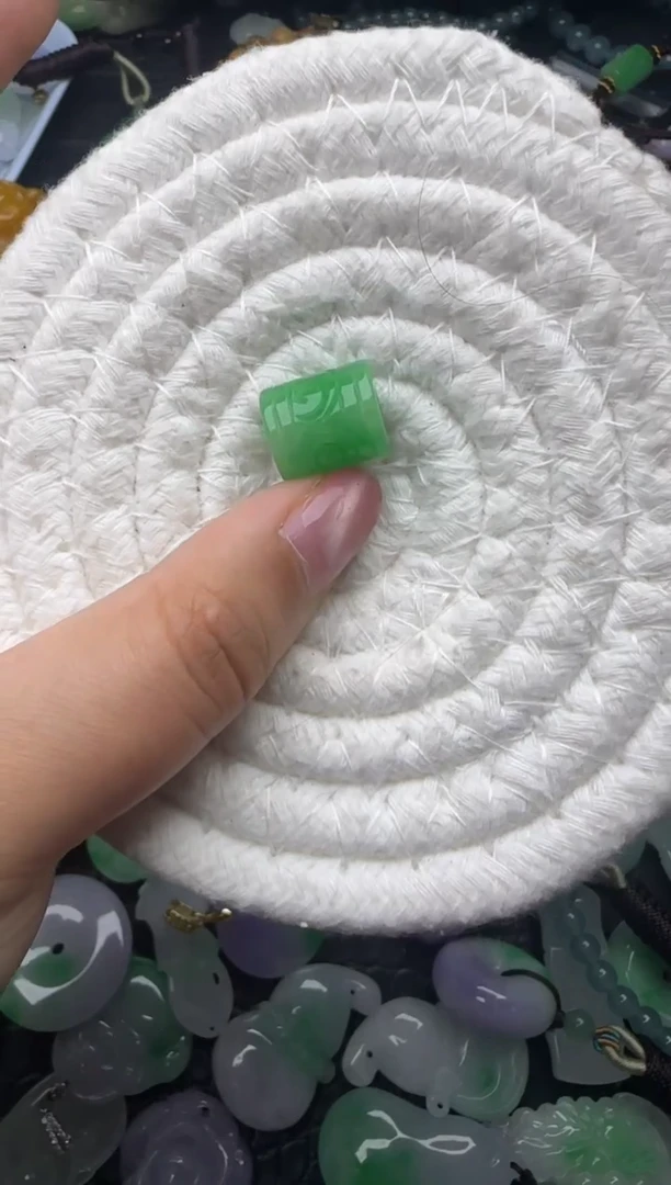 颈饰未镶嵌翡翠缅甸翡翠吊坠