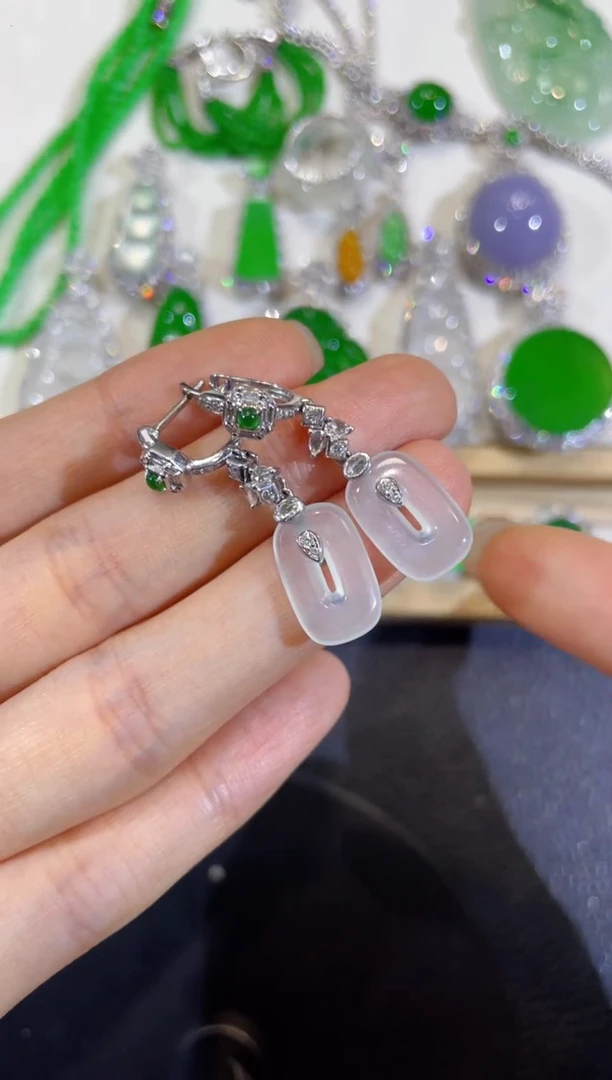 颈饰18K金镶嵌翡翠团购1