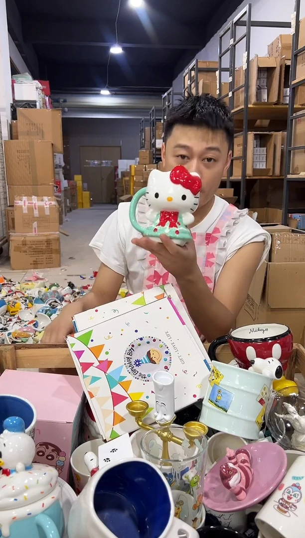 瓷片绿色裙子kt全身杯