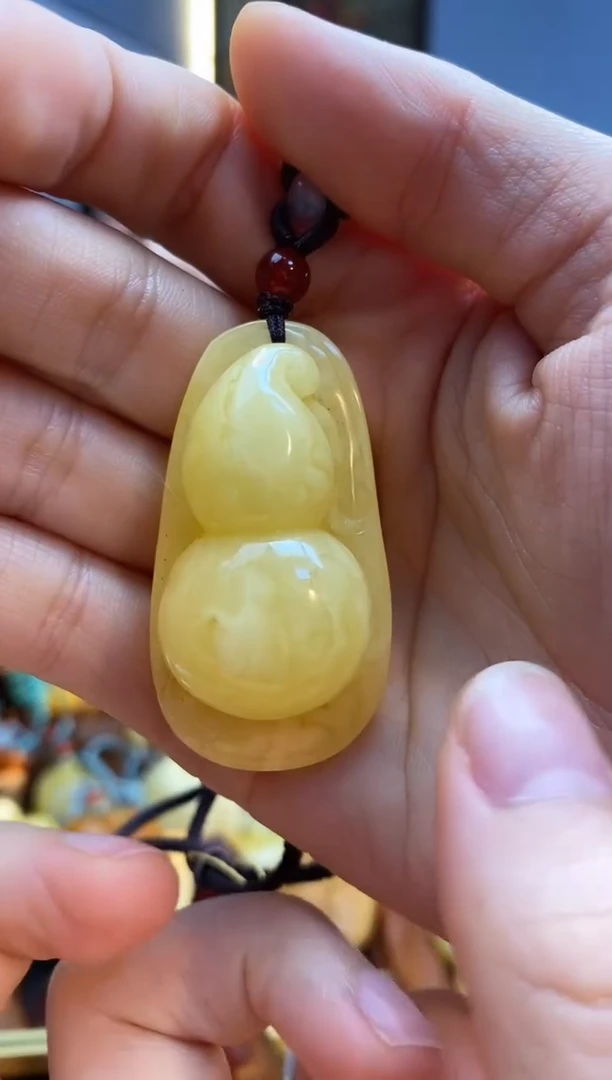 未镶嵌颈饰琥珀吊坠