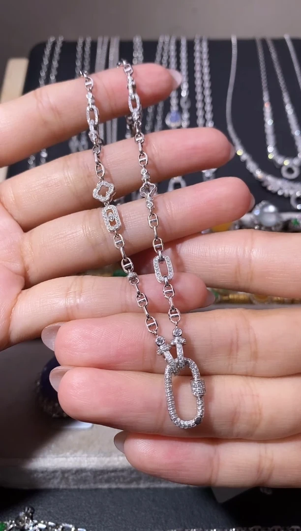 颈饰18K金镶嵌钻石黑*宝项链