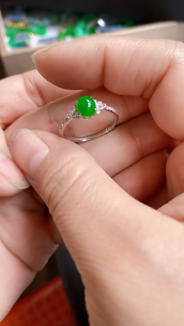 【闪购商品】翡翠颈饰18K金镶嵌戒指