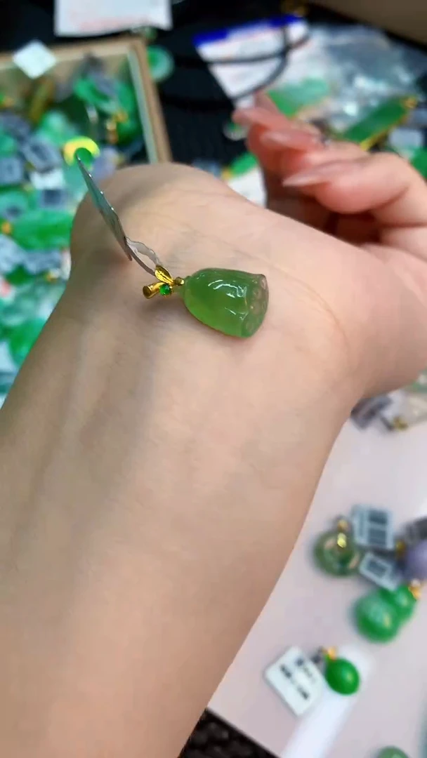 翡翠18K金镶嵌吊坠(不含链)1