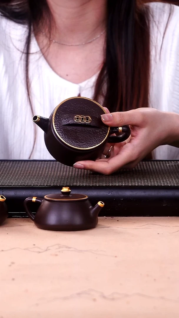 茶壶紫砂四号井茄皮紫泥描金锤纹汉瓦170cc