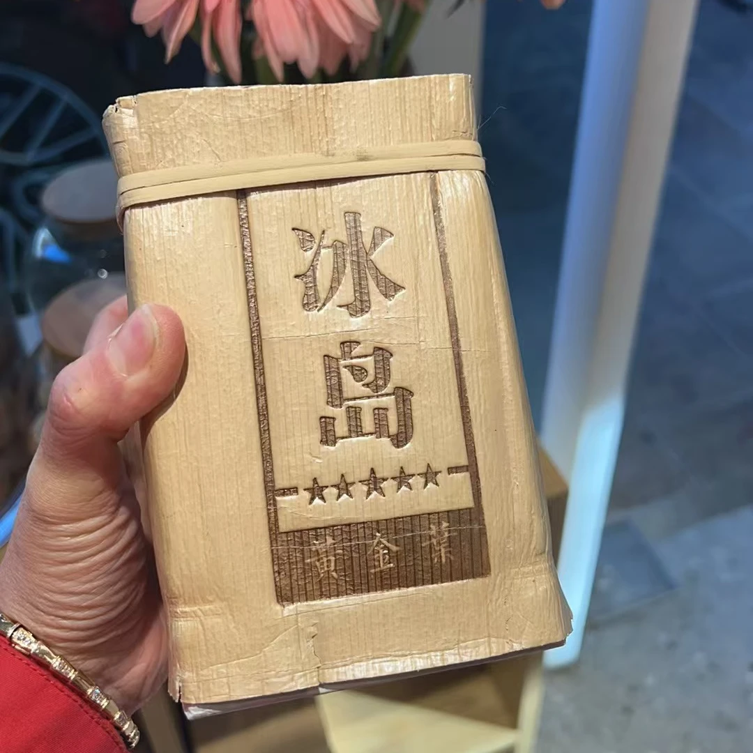2017年冰岛黄金叶普洱茶生茶砖1000克