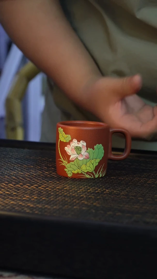 茶杯紫砂非遗茶器-泥绘荷花把杯