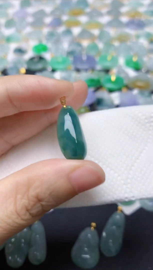 翡翠18K金镶嵌颈饰天然缅甸A货翡翠