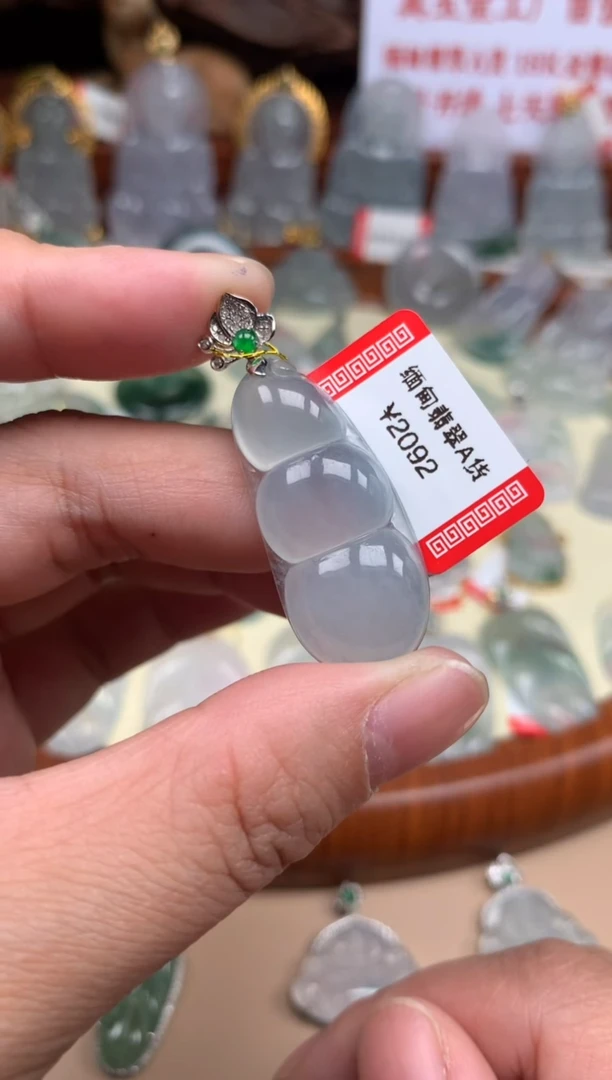 【闪购商品】翡翠颈饰18K金镶嵌豆子